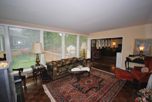 Building Photo - 9502 Ewing Dr