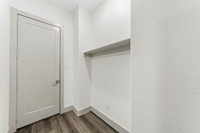 Building Photo - 2089 Abela Dr
