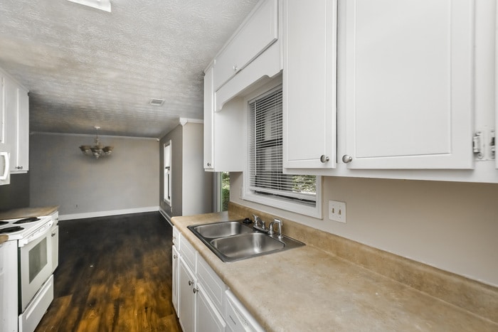 Building Photo - 2442 Chauncey Ln