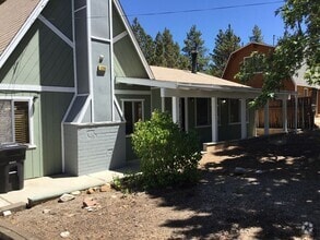 Building Photo - Beautiful 2 Bedroom Cabin in Sugarloaf