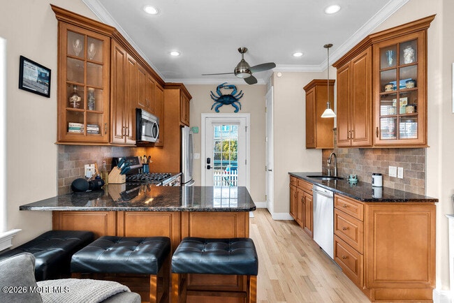 Building Photo - 120 10th Ave