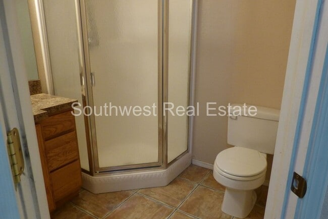 Building Photo - 2 bedroom 2 bath home.