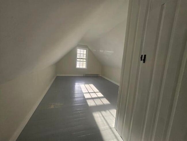 Building Photo - 489 Elm St