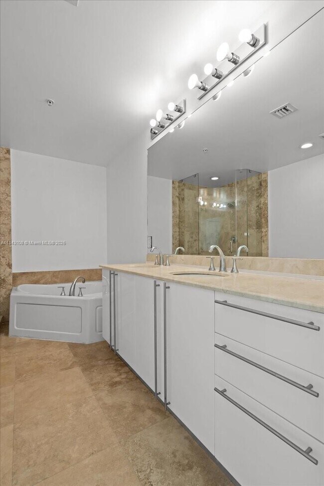 Building Photo - 3030 NE 188th St