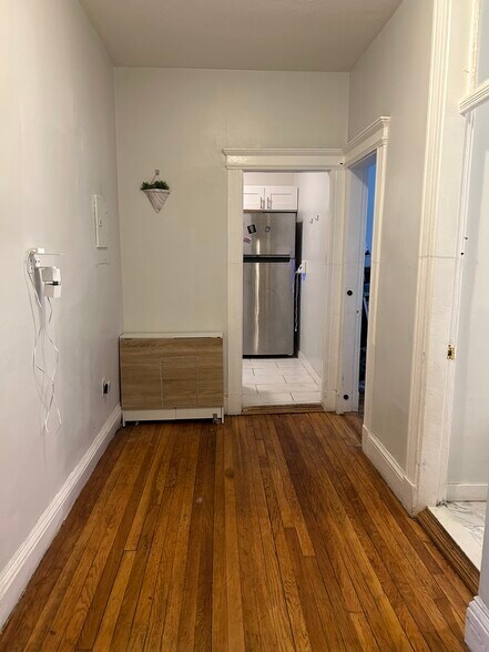 Primary Photo - 86 Glenville Ave