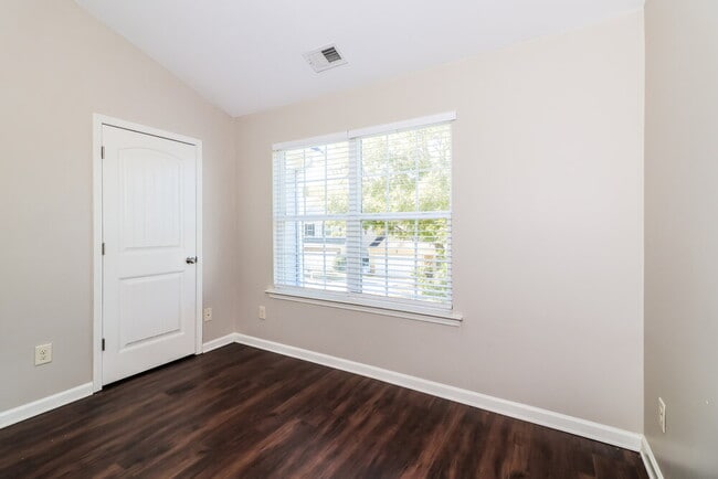 Building Photo - 119 Cessna Dr