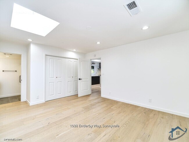 Building Photo - 1038 Enderby Way