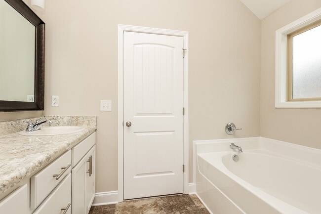 Building Photo - 1180 Black Oak Cir, Clarksville, TN