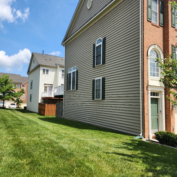 Building Photo - 8400 Chaucer House Ct