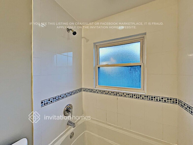 Building Photo - 2711 Citron Dr