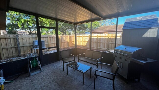 Building Photo - 2310 Elm Ct