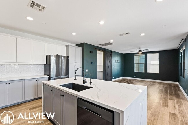 Building Photo - Turnkey 2 Bedroom, 2.5 Bath End Unit Townhome Available NOW in Rancho Mission Viejo!