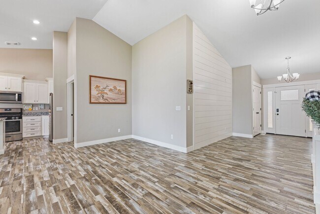 Building Photo - Partially furnished Twin home in Rigby