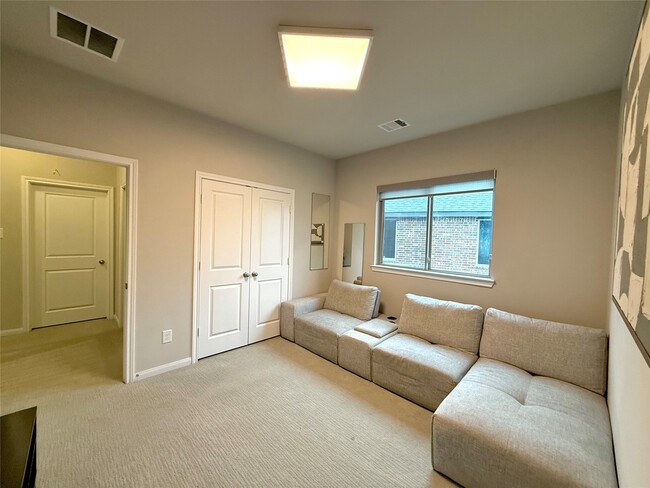 Building Photo - 15782 Cairnwell Bend Dr