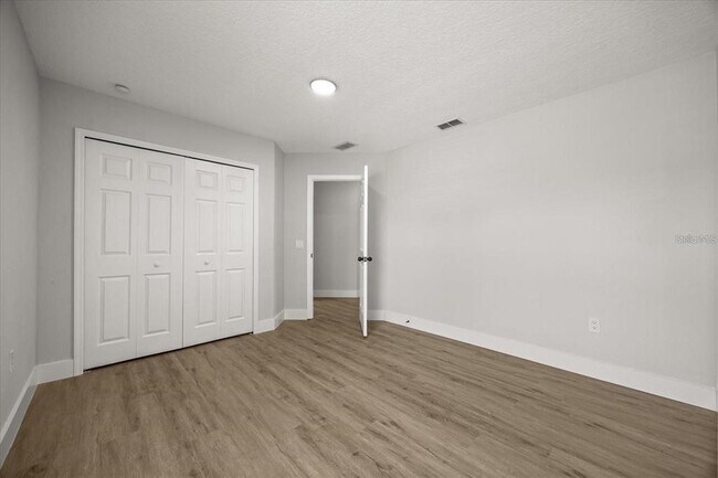 Building Photo - 724 Tahiti Dr