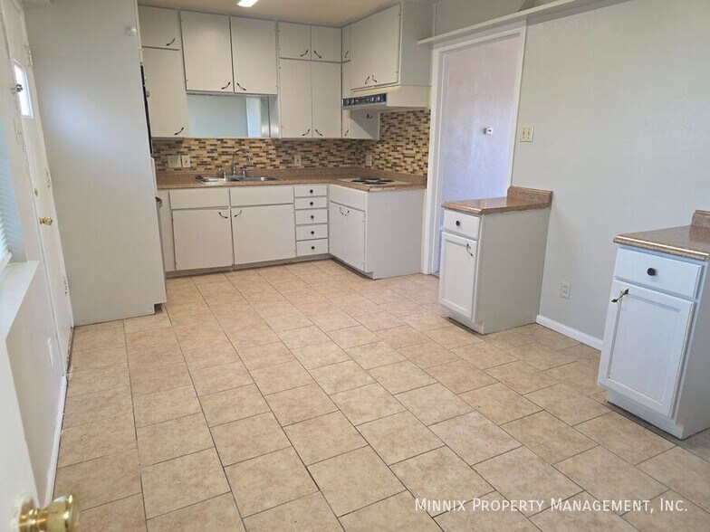 Building Photo - 4610 Storey Ave