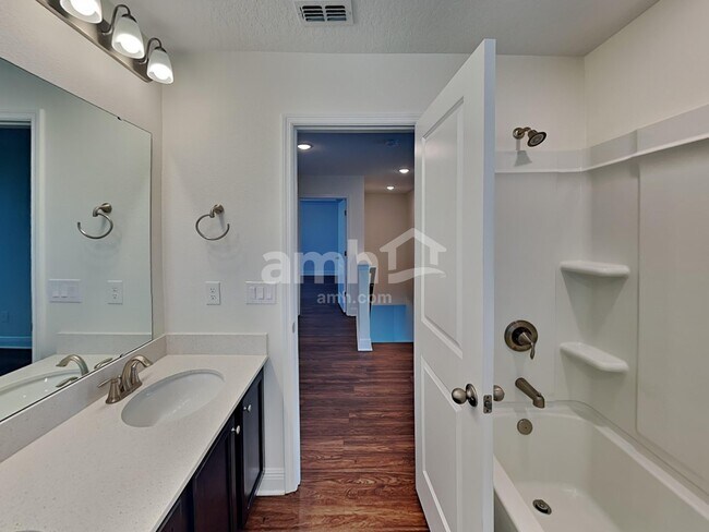 Building Photo - 1158 Sky Lks Dr