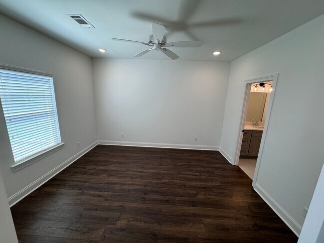 Building Photo - 4BD/4.5BA FOR RENT