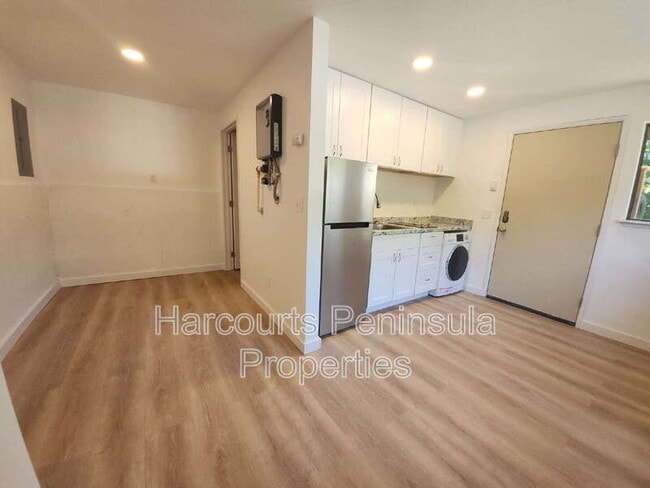 Building Photo - 35 NE Torval Canyon Rd