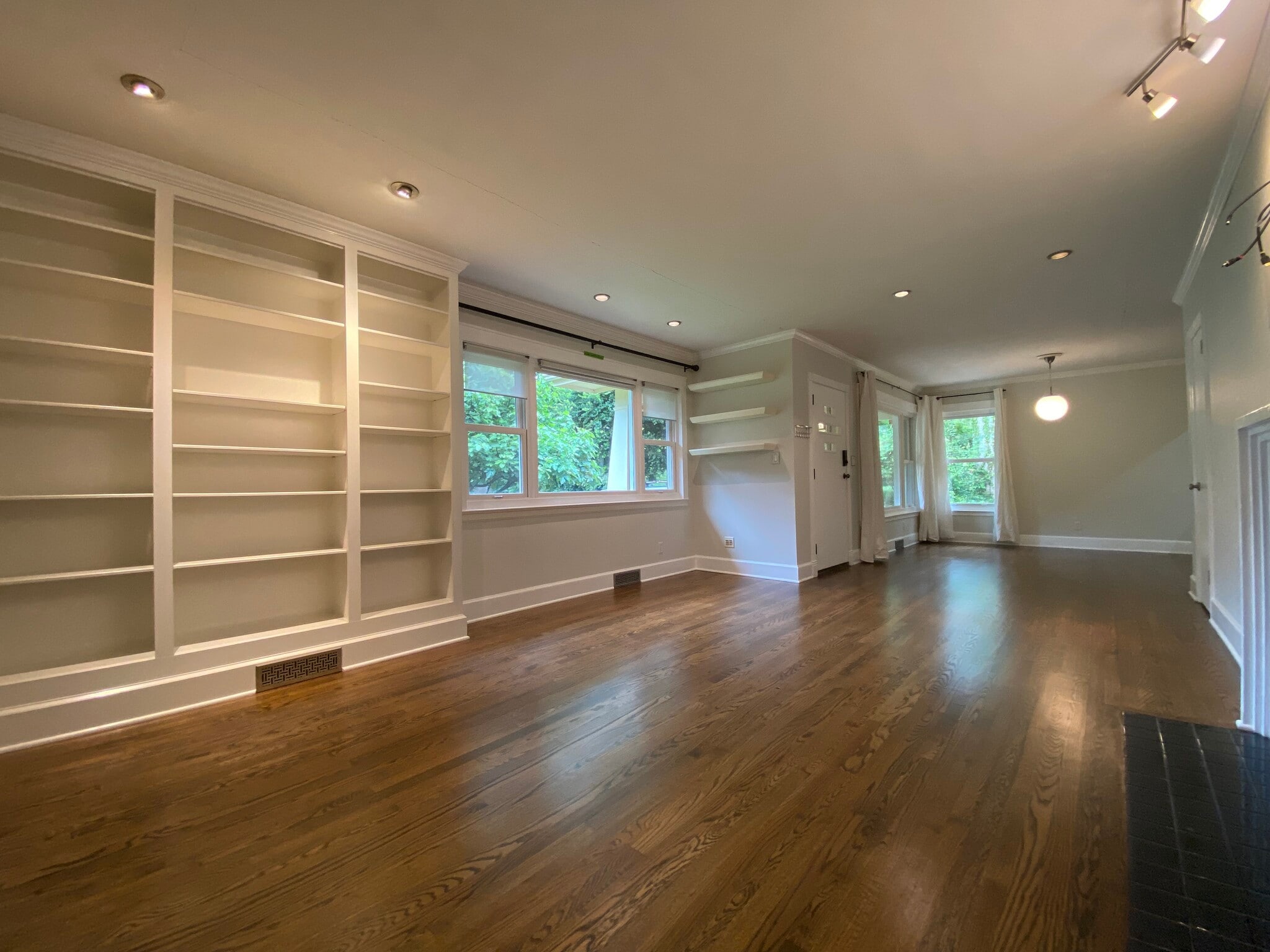 Building Photo - 627 mayview dr