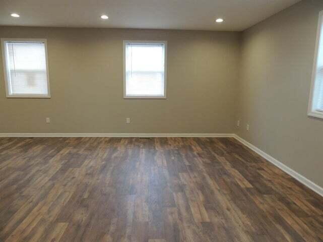 Building Photo - 570 Wabash St