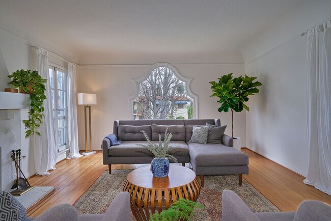 Building Photo - 1237 Hi Point St