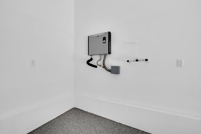 Building Photo - BRAND NEW - NEVER LIVED IN 3 BR/2.5 BA Townhouse across the street from Henderson Hospital and Me...