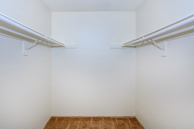 Building Photo - Carlyle Square Apartment Homes
