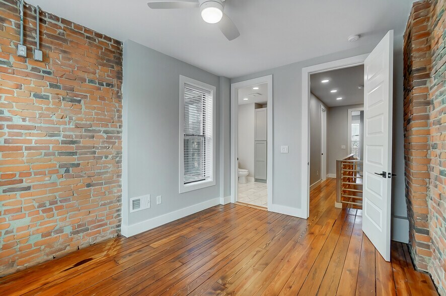 Building Photo - 731 Hamlet St