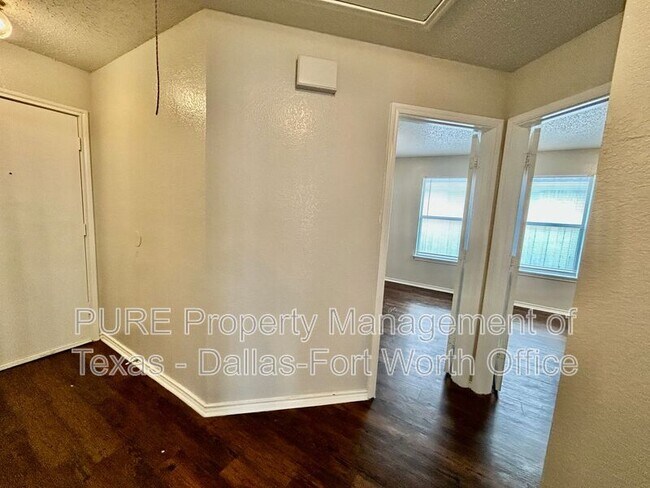 Building Photo - 2303 Bantry Ln