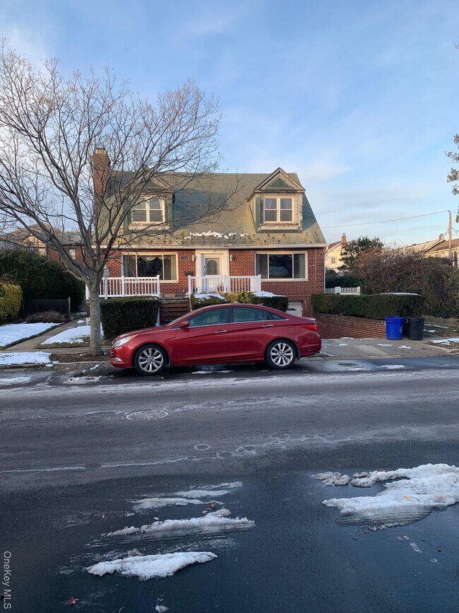 Building Photo - 135 E Olive St