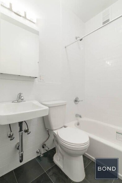 Building Photo - 218 W 72nd St