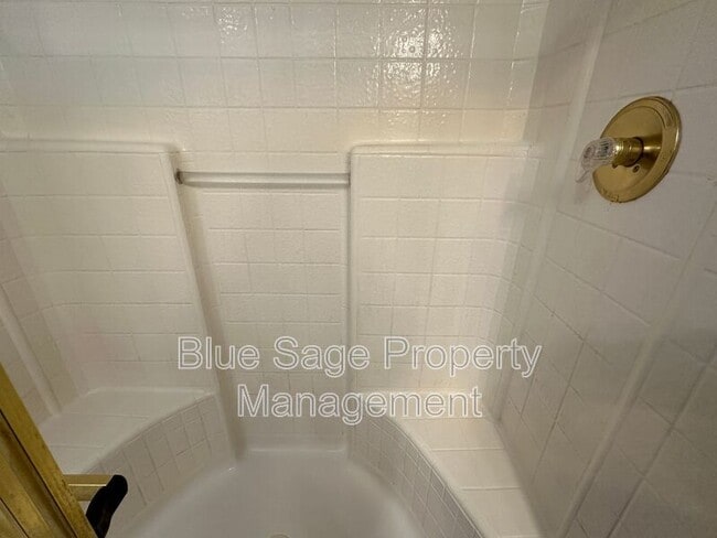 Building Photo - 1375 S Bagley Creek Rd