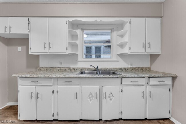 Building Photo - 5461 Clement Ave
