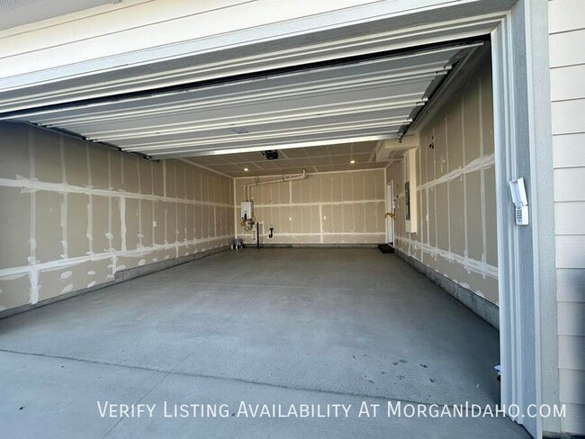 Building Photo - 8205 W Grey Alder Dr
