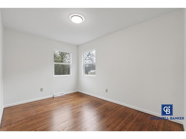 Building Photo - 1444 Ames Ave E