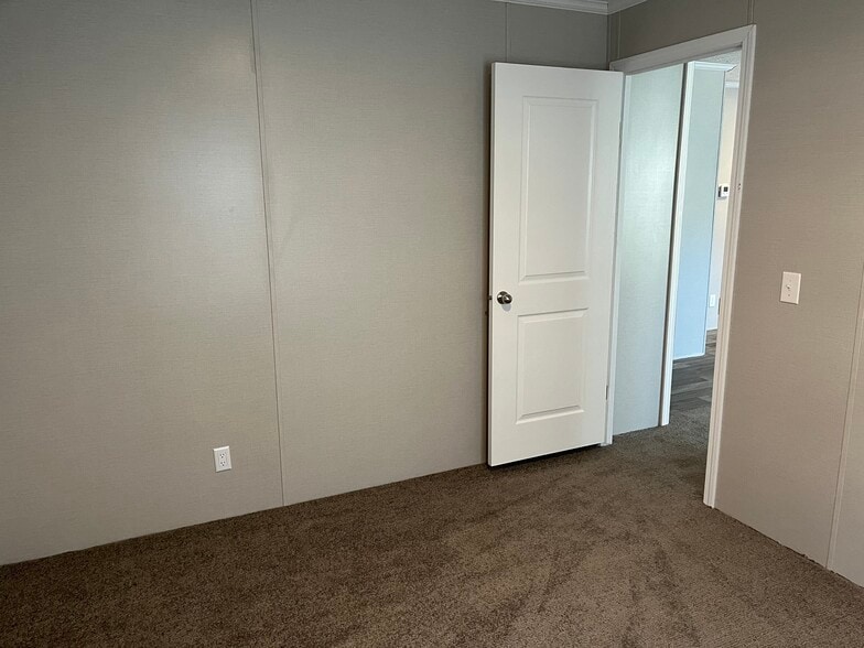 Building Photo - 6610 Lear Nagle Rd