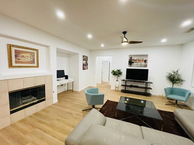 Building Photo - 38343 Bonino Dr