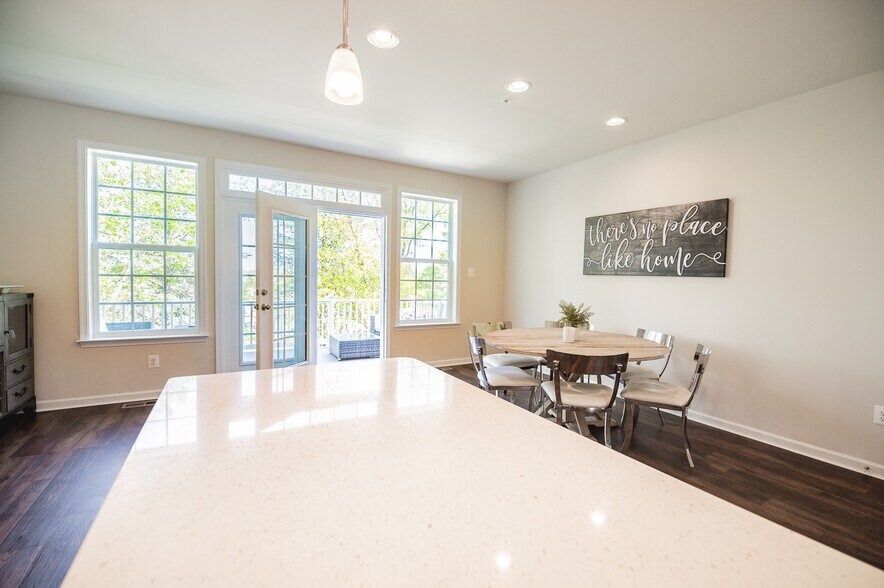 Building Photo - 309 Spring Bank Way