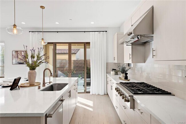 Building Photo - 215 Sutters Ml