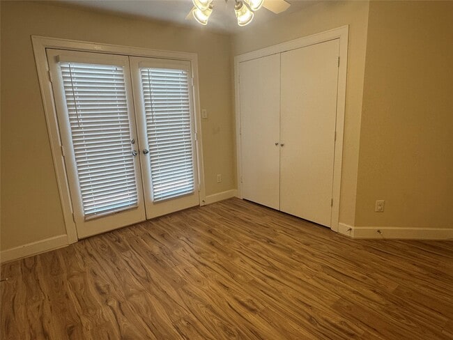 Building Photo - 3618 Main Plaza Dr