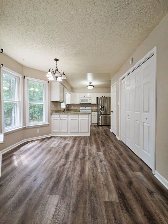 Building Photo - Well maintained 2 story home in Providence Creek Subdivision