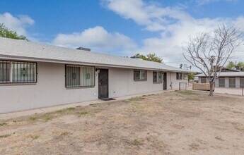 Building Photo - 1321 W Sahuaro Dr