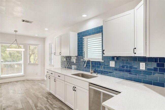 Building Photo - 12601 Mixson Dr
