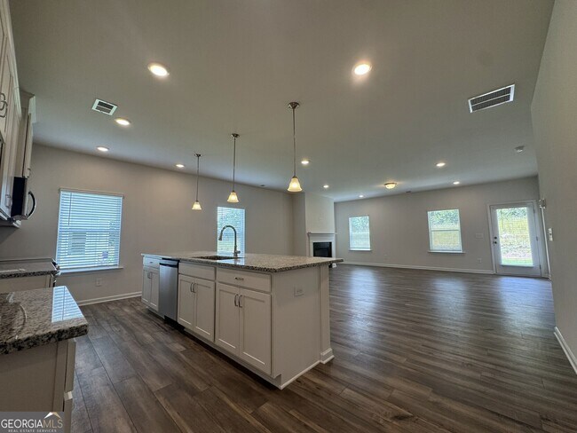 Building Photo - 129 Sycamore Ln