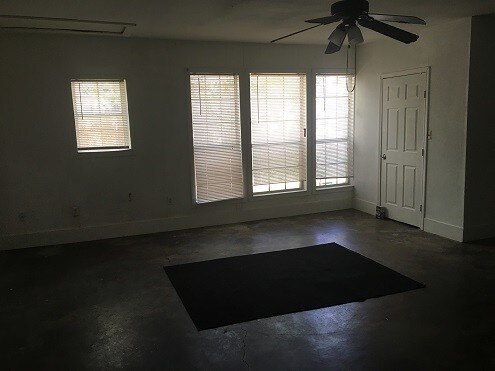 Building Photo - 1510 Crockett Cir