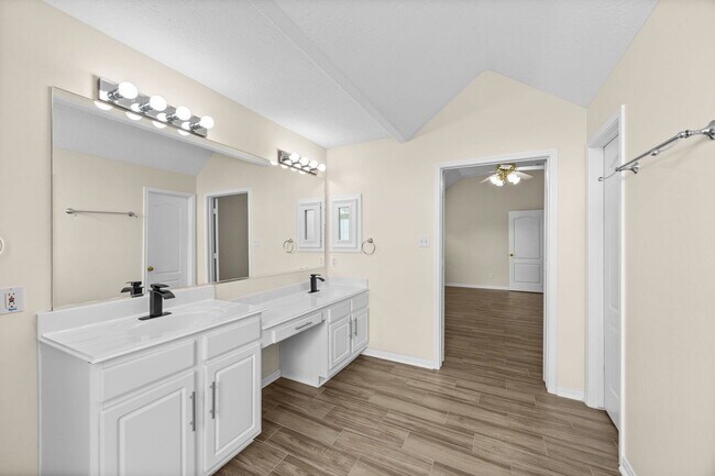 Building Photo - South Marathon Way, Stafford, TX 77477 - 3 BR 2 BA single-family home