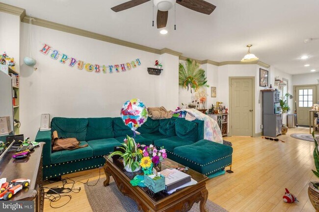 Building Photo - 139 Davis St