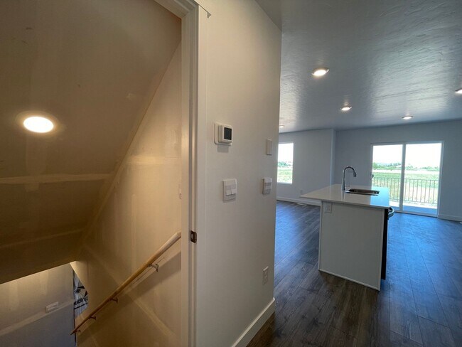 Building Photo - 3-Bedroom Townhome in Santaquin!