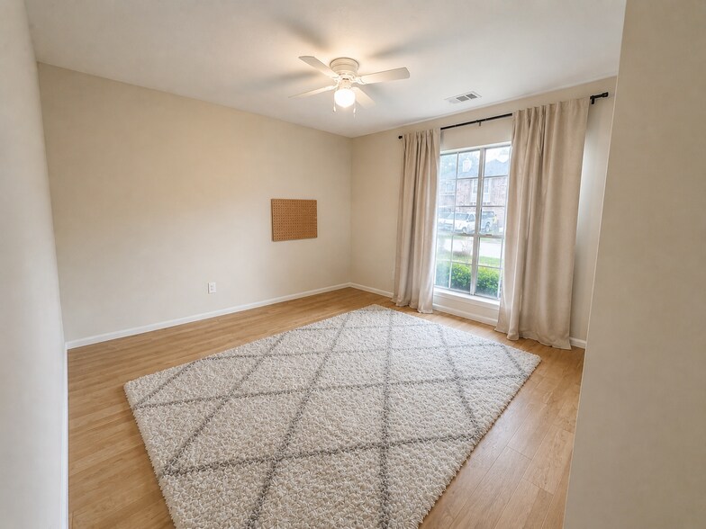 Guest bedroom #2 - 12826 Careywood Dr